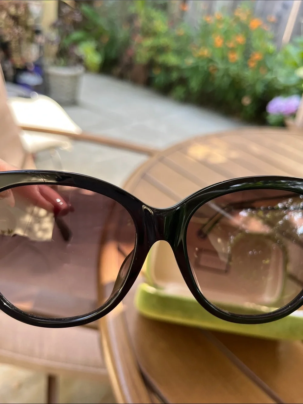 Gucci Black Frame Sunglasses with Brown Gradient Lenses - Picture 8 of 15
